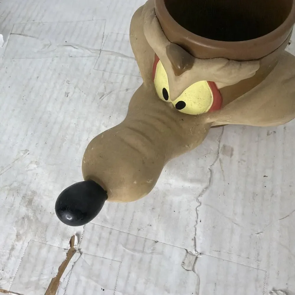 Vintage Wile E. Coyote 1992 Hard Plastic 3D Mug G B Designs As Pictured - Picture 3 of 8
